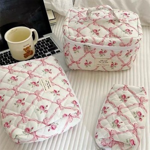 Juego de 3 Bolsas de Maquillaje Florales, Bolsa de Cosméticos con Estampado Bonito, Bolsa de Aseo de Gran Capacidad, Bolsas de Almacenamiento con Cierre para Mujer - Product Image 1