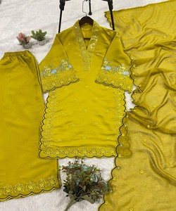 Ensemble chic en Chandeli avec broderie à sequins et découpes, comprenant un haut, un pantalon palazzo et un dupatta, jaune - Product Image 6