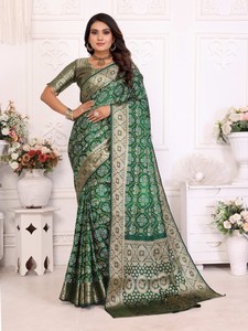Sari en satin de soie doux à imprimé traditionnel Bandhej avec bordure tissée Kanchi Zari pour mariage, Diwali et fête - Product Image 2