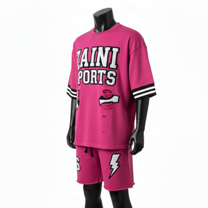 ชุดเสื้อยืดและกางเกงขาสั้นผู้ชาย ผ้าคอตตอนเจอร์ซีย์คุณภาพสูง 240 GSM สีชมพู ปักโลโก้ตามสั่ง สวมใส่สบายๆ - Product Image 4