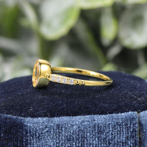 Anillo de Compromiso Ovalado de Moissanita con Engaste de Garras y Piedras Laterales Pavé, Estilo Clásico Unisex, Plata 925 con Baño de Rodio, Certificado IGI 12 - Product Image 3