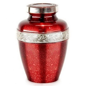 Urna de latón artesanal con diseño clásico y acabado liso para un memorial digno por Axiom Home Accents - Product Image 4