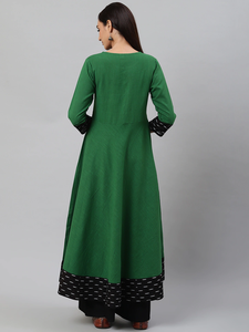 Kurta Anarkali vert en coton flammé uni pour femme, à col rond et manches trois-quarts, conçu pour un style décontracté ethnique mondial - Product Image 3