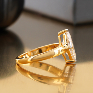 Anillo Solitario de Corte Kite de 2.06 CT, Cultivado en Laboratorio, Oro Amarillo de 18K, Joyería Moderna de Compromiso, Claridad VS1, Corte VVS2, Oro Blanco - Product Image 3