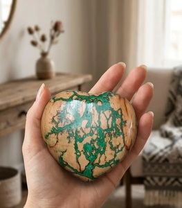 Urne en bois de hêtre et résine naturelle, artisanale, en forme de cœur fractal Lichtenberg, pour cendres d'animaux de compagnie, souvenir commémoratif - Product Image 4