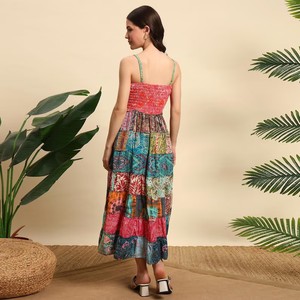 ชุดเดรสยาวสไตล์โบฮีเมียนทำมือจากผ้าไหมส่าหรีวินเทจหลากสีสันแบบอินเดียตกแต่งด้วยผ้าปะติดหลายชั้น - Product Image 3