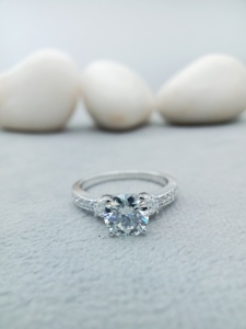 Anillo de Compromiso y Boda D'VINS JEWELS, Diseño Redondo Moderno, Corte Brillante, Color D, Blanco, Plateado, Dorado, Certificado - Product Image 2