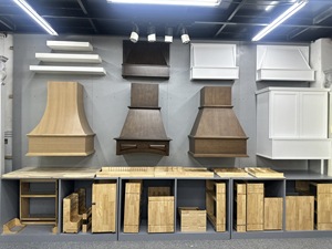 Cache-hotte décoratif en bois fait main, en bois massif, pour hotte de cuisine, idéal pour un design moderne et rustique. - Product Image 3