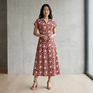 Robe midi trapèze en coton à imprimé floral rouge pour femme, avec empiècements, en tissu léger, style moderne, coupe confortable - Product Image 1