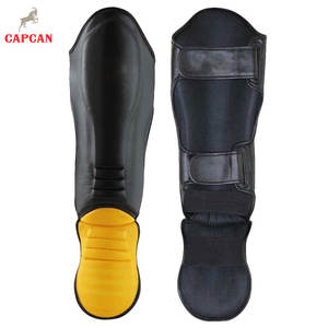 สายรัดปรับได้และดีไซน์ที่กระชับเข้ารูป พร้อมแผ่นป้องกันหน้าแข้งที่มีรูปทรงตามหลักสรีรศาสตร์และปกป้องอย่างสบาย - Product Image 1