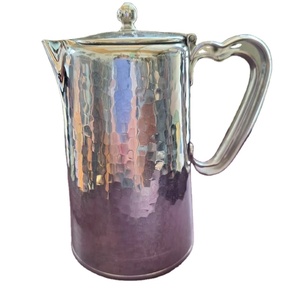 Carafe en acier inoxydable pur à 100 %, finition soignée, pour la table d'hôtel, fabriquée à la main, produit solide, carafe en métal, pièce unique - Product Image 1