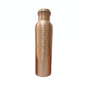 Bouteille d'eau en cuivre pur, design martelé artisanal, pour les bienfaits ayurvédiques pour la santé, bouteille d'eau potable écologique - Product Image 1