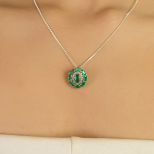 Hermoso Collar con Colgante de Esmeralda Verde Ovalada en Plata de Ley con Halo, para Mujer, Joyería Fina al por Mayor - Product Image 2