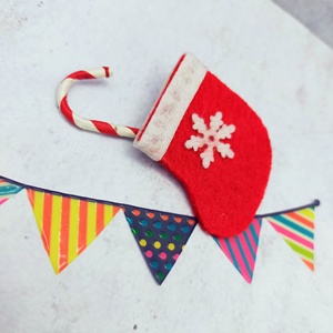 Miniatures de maison de poupée à l'échelle 1:12, chaussettes de Noël en feutre avec cannes en sucre - Product Image 3