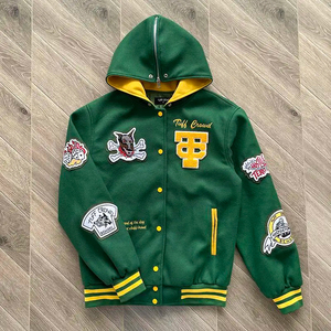 แจ็คเก็ตวาร์ซิตี้ผู้ชายแบบมีฮู้ด กันน้ำ กันลม ระบายอากาศได้ดี เป็นมิตรกับสิ่งแวดล้อม สำหรับฤดูหนาว สไตล์ลำลองแนวสตรีท รับผลิตแบบ OEM พร้อมโลโก้และสีตามสั่ง - Product Image 1