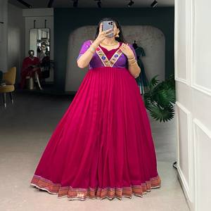 Vestido de Fiesta VASTRA COTTAGE para Mujer, Tejido de Seda Vichitra con Zari, con Encaje, Completamente Forrado y Cosido con Lona - Product Image 4