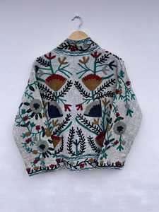 Chaqueta de Invierno de Algodón Ecológico Transpirable Acolchada con Diseño Floral Suzani para Mujer, Hecha a Mano, Bordada, con Cuello Alto, Estilo Bohemio - Product Image 2