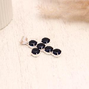 Colgante de cruz de zafiro azul en plata de ley, piedra de nacimiento de septiembre, regalo de gema azul oscuro para ella - Product Image 1