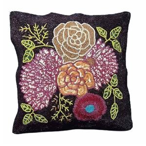 Nouvelle arrivée : housse de coussin en perles de verre à motif de feuilles, housse de coussin décorative à perles, coussin d'appoint fait main à prix de gros - Product Image 4
