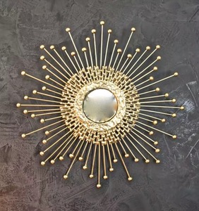 Cadre de miroir en métal de qualité assurée, offrant un aspect professionnel et soigné, idéal pour les hôtels et les bureaux. - Product Image 4