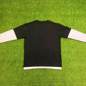 เสื้อยืดแขนยาวสไตล์เฮลพังก์ทรงโอเวอร์ไซส์สำหรับผู้ชาย ผ้าคอตตอนเจอร์ซีย์ คอกลม แต่งขอบตัดกัน พิมพ์ลายตัวอักษร เสื้อยืดสองชั้น - Product Image 6