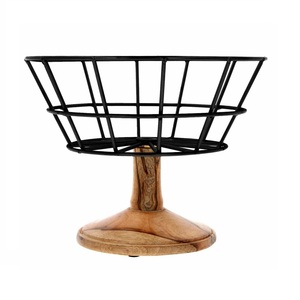 Panier de rangement pour fruits en métal de qualité supérieure, design antique et élégant, avec base en bois, taille et forme personnalisables - Product Image 4