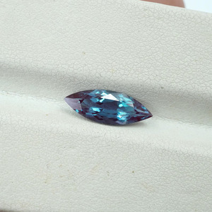 Gema de Alejandrita Cultivada en Laboratorio de 1.30 Quilates, Corte Marquesa, Cambio de Color - Product Image 1