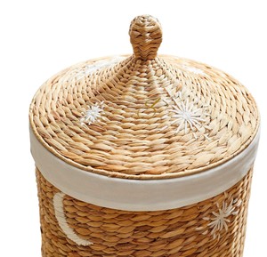 Panier en jacinthe d'eau brodé de lunes et d'étoiles avec couvercle conique et doublure en tissu, panier à linge décoratif tressé pour jouets - Product Image 4