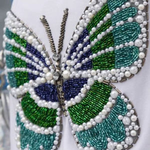 Débardeur court côtelé en coton blanc fait main avec broderie perlée et patchs étoiles de mer pour femme, idéal pour l'été décontracté - Product Image 1