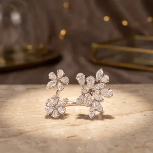 Bague de fiançailles et de mariage pour femme, style romantique, avec diamant taille marquise en grappe florale, certifiée IGI, sertie à griffes en or, bijoux fins - Product Image 3