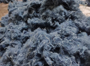 Ventas calientes 2022 Fibra de algodón de mala calidad de mezclilla/Residuos de corte de tela de mezclilla de punto/Residuos de hilo de mezclilla color azul oscuro Vietnam-Florencia - Product Image 6