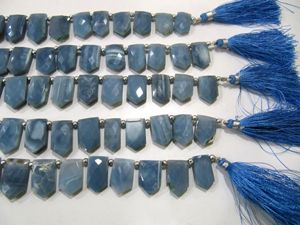 Cuentas facetadas de ópalo azul natural en forma de lápiz y flecha - Product Image 4