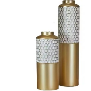 Vase à fleurs décoratif classique en métal, élégant support floral pour table de réception de mariage - Product Image 4