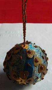 Broderie Zari au design unique et antique avec des boules de travail perlées en forme d'ornement suspendu de Noël pour la décoration de la maison et de l'arbre - Product Image 4