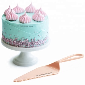 Servidor de pastel triangular de plástico multifunción versátil para fiesta Varios estilos y diseños de pasteles - Product Image 1