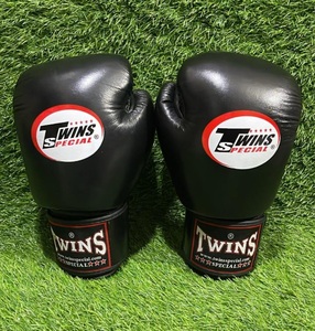 Guantes de Boxeo Twins Muay Thai MMA Hechos a Mano con Cuero Genuino de Vaca, para Entrenamiento Profesional, Sparring, Transpirables, con Agarre Ajustable - Product Image 6