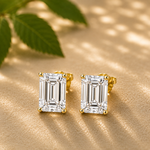 Boucles d'oreilles clous en diamant de laboratoire taille émeraude certifiées IGI 1/2/3 carats DEF VVS en or massif, fournisseur d'usine de bijoux fins sur mesure - Product Image 1