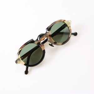 Lunettes de soleil artisanales en corne de buffle, monture durable sculptée, style vintage classique unique, pour usage quotidien en extérieur - Product Image 1