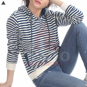 Haut court à capuche tendance pour femme, coupe décontractée, en coton mélangé, imprimé numérique, style streetwear basique pour l'hiver - Product Image 6