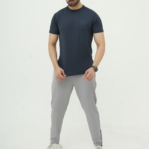 T-shirt de sport personnalisé pour homme, coupe ajustée, col rond, manches courtes, respirant, écologique, pour entraînement et performance en salle de sport - Product Image 1