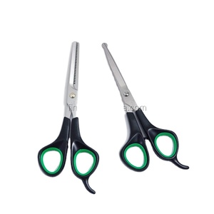 Tijeras de peluquero de belleza de acero inoxidable japonés de alta calidad de 5,5 "con punta de hoja afilada y mango de plástico ABS - Product Image 6