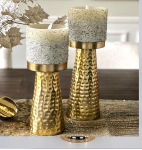 Bases coniques texturées en or avec finition martelée. Pièces de décoration chaleureuses et éclatantes, disponibles à prix de gros. - Product Image 1