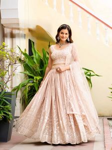 Impresionante lehenga de georgette semicompuesta para fiesta con zari, lentejuelas y bordados, con blusa sin coser y dupatta. - Product Image 2
