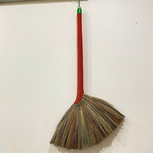Balais en herbe naturelle en gros – Balai en paille vietnamienne robuste – Balai écologique doux avec long manche – Vente en gros - Product Image 2