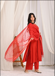 ชุดคุร์ตะทรงเอไลน์สีแดงแบบพินทัค พร้อมผ้าคลุมไหล่โคตาโดริยา - Product Image 3