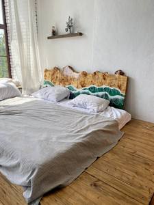 Cabecero de Resina con Borde Natural Emerald Tide, Panel Decorativo de Madera Epoxi Ocean Crest, Cabecero Artesanal de Madera con Ondas de Espuma Marina, Estilo Costero - Product Image 5