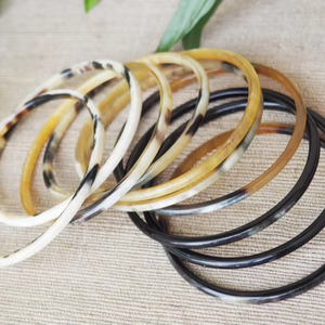 Juego de 10 Pulseras Delgadas Hechas a Mano con Cuerno de Búfalo, Ecológicas y Naturales, de Perfect Enterprises - Product Image 1
