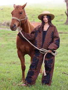 Veste matelassée hawaïenne faite à la main, couleur marron, imprimé uni, broderie, coupe classique, manches longues, vêtements d'extérieur pour femmes, hiver - Product Image 2