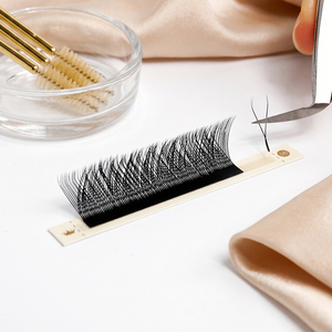 ขนตาปลอมสำเร็จรูป YY Lash ยึดติดได้ดีขึ้นและดูเป็นธรรมชาติ ขายส่งอุปกรณ์ขนตาแบบมืออาชีพ - Product Image 1