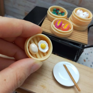 โมเดลอาหารไข่ต้มและไข่ดาวจิ๋ว ทำจากเรซิ่น ทาสีด้วยมือ ของตกแต่งบ้านตุ๊กตา อุปกรณ์ประกอบฉากครัวขนาดเล็ก สำหรับเด็กอายุ 14 ปีขึ้นไป - Product Image 4
